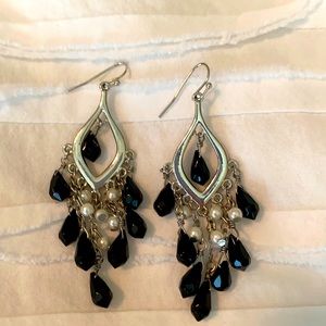 Black/pearl bead drop earrings